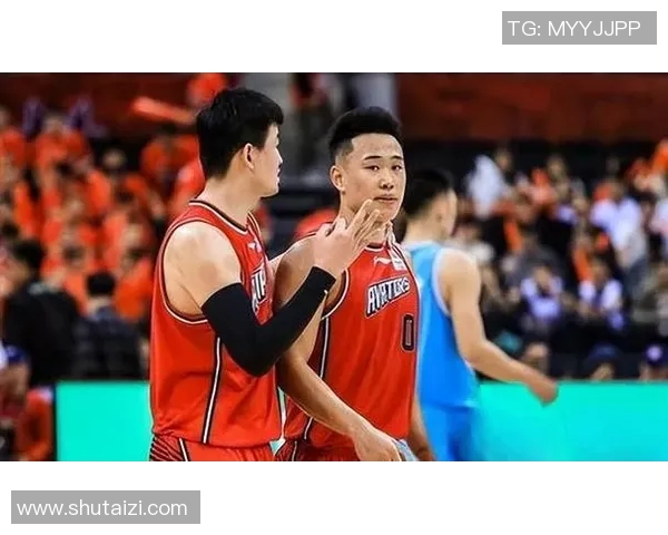 深圳篮球队战术革新引发热议探索新打法与团队协作的完美结合